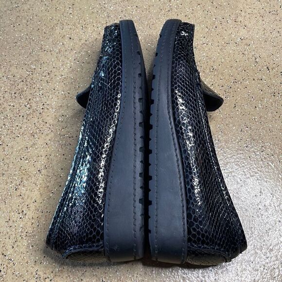 Stuart Weitzman Snake Embossed Patent Leather Moccasin Toe Loafers 7.5 Black - Picture 4 of 13